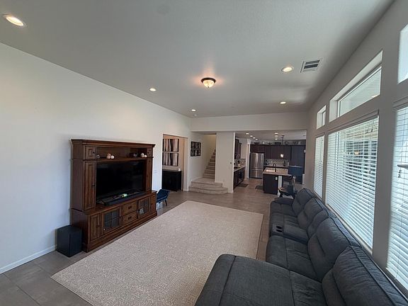 4th image of 1115 Sanders Ave