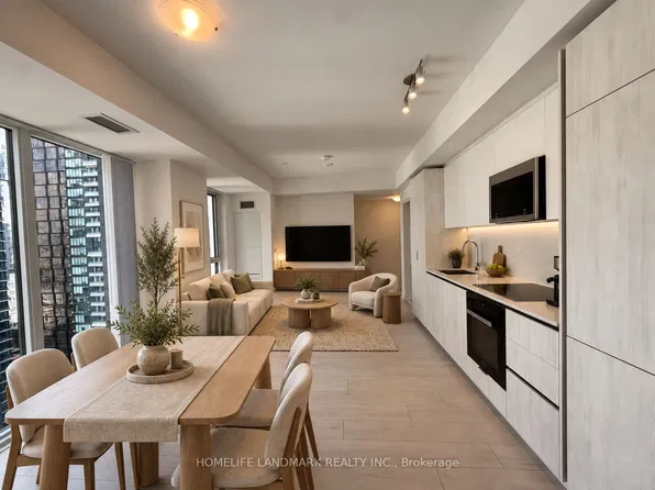 400 King St W, Toronto, ON