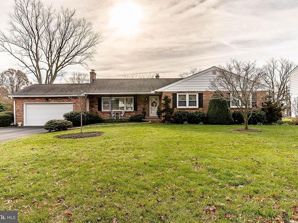1st image of 132 Oldbury Dr