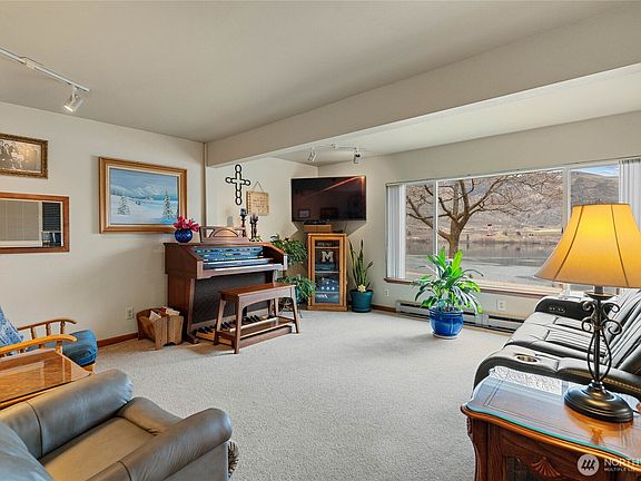 5th image of 2548 Entiat Way