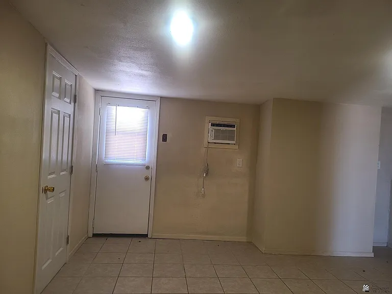 600 W 20th Pl — Photo 9