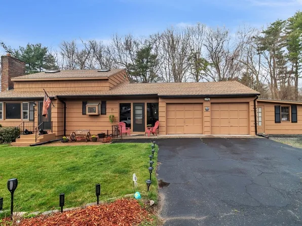 15 Cyd Alan St, Palmer, MA 01069