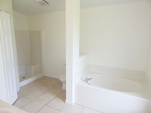 5th image of 997 E 13th Sq