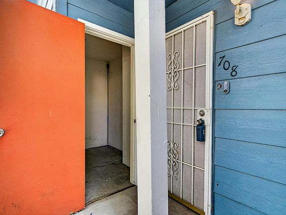 3rd image of 708 Barelas Ct SW