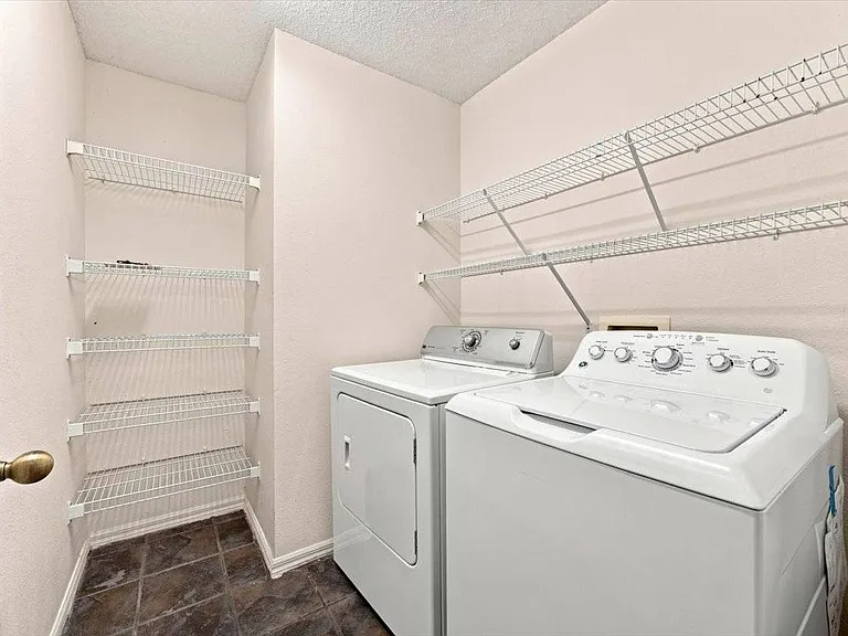 2393 Paulette Dr — Photo 12