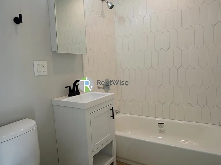 741-745 — Photo 15