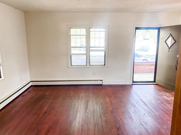3rd image of 804 W 2nd St