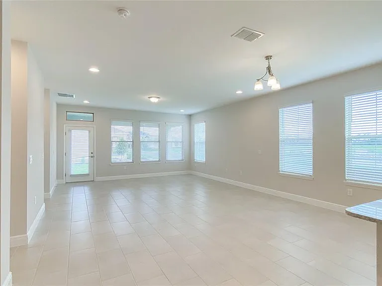 9648 Lost Creek Dr — Photo 6
