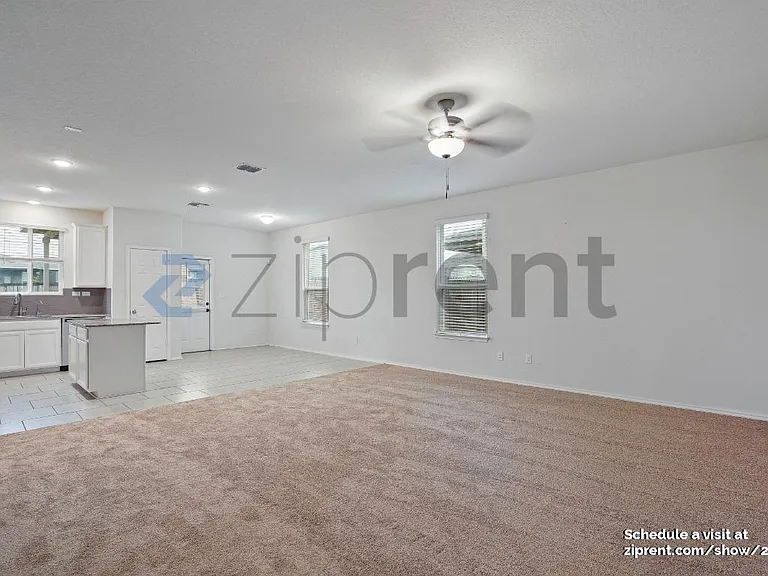 10355 McQueeney — Photo 2