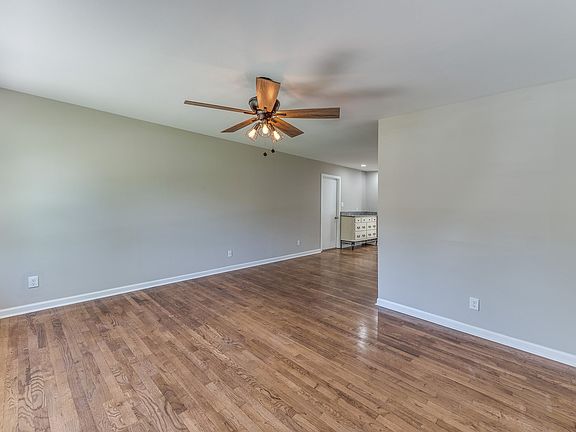 3rd image of 5S408 Glenoban Dr
