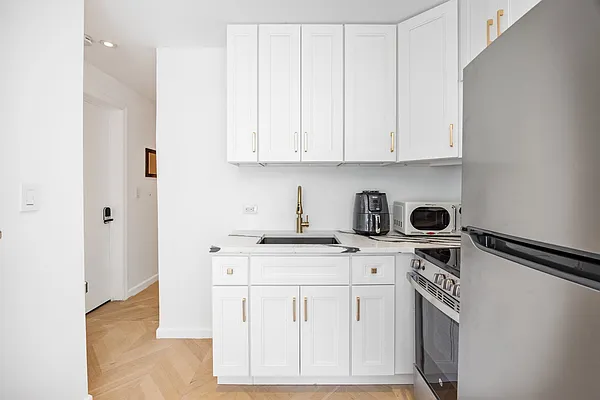 Rented by John W. Chang, LREB | media 1