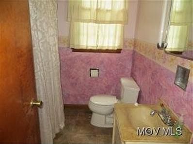 5th image of 1113 Tefft St