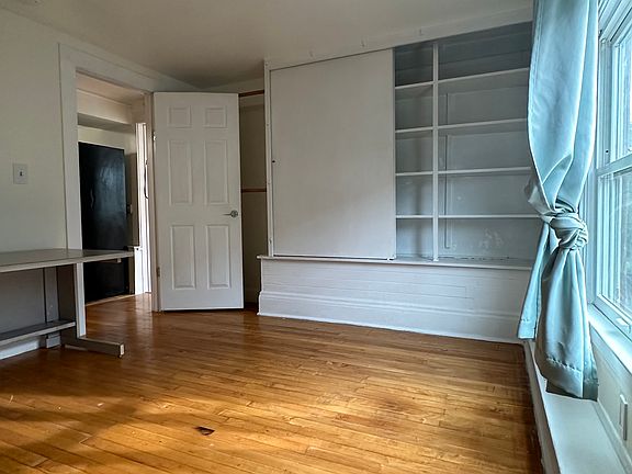 2nd image of 2532 25th Ave