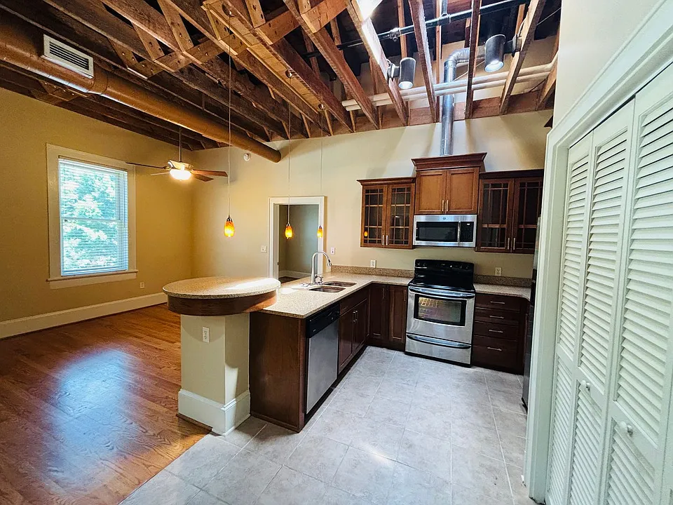115 College Ave #207