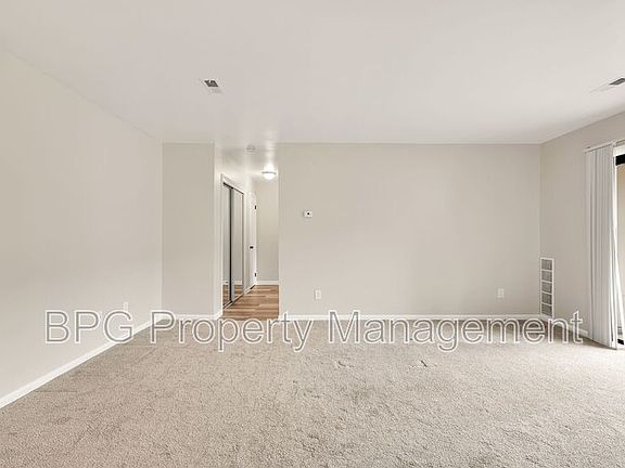 3rd image of 129 Green St APT 5
