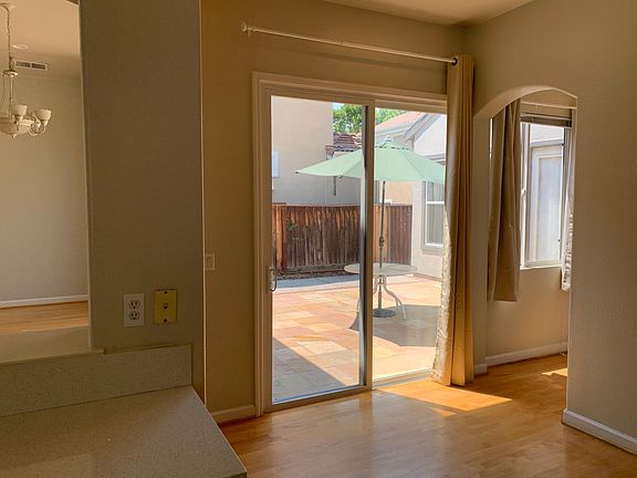5th image of 3219 Vernazza Ave