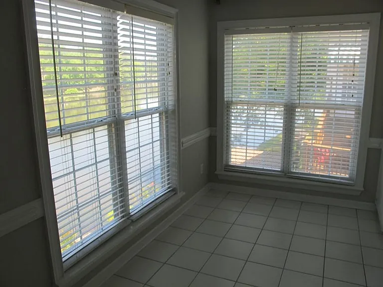 716 Crown Point Ct — Photo 17