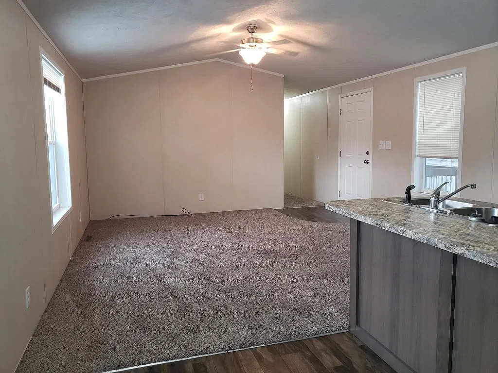3 bed, 2.0 bath, 1056 sqft, $1,764 — Photo 3