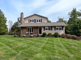 4 New Rd, Lambertville, NJ 08530