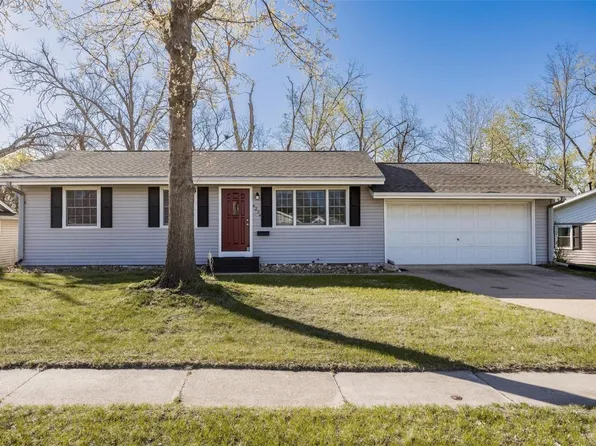 4224 Ozark St NE, Cedar Rapids, IA 52402