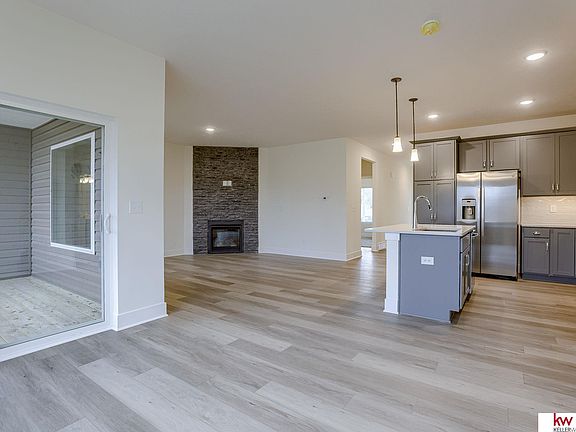 5th image of 2918 Lakeside Dr