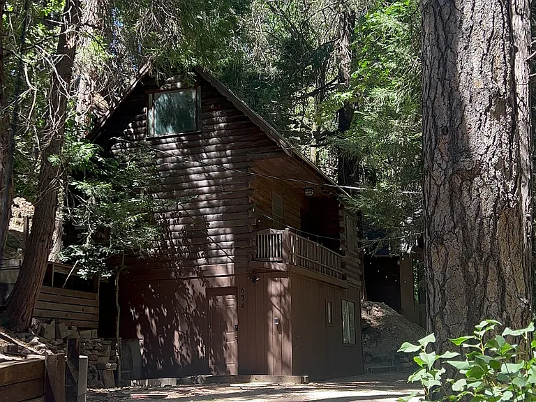 674 Community Dr — Photo 8