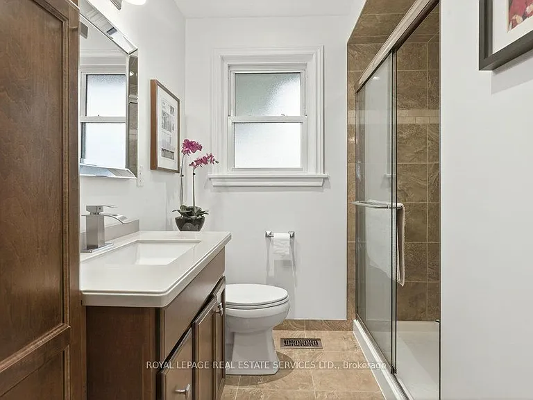 589 Arlington Blvd — Photo 16