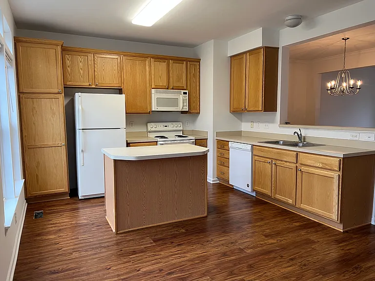 2347 Abington Dr — Photo 6