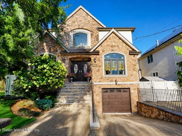 131 S Goff Ave, Staten Island, NY 10309