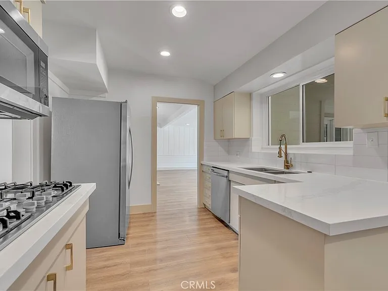 11944 Hesby St — Photo 16