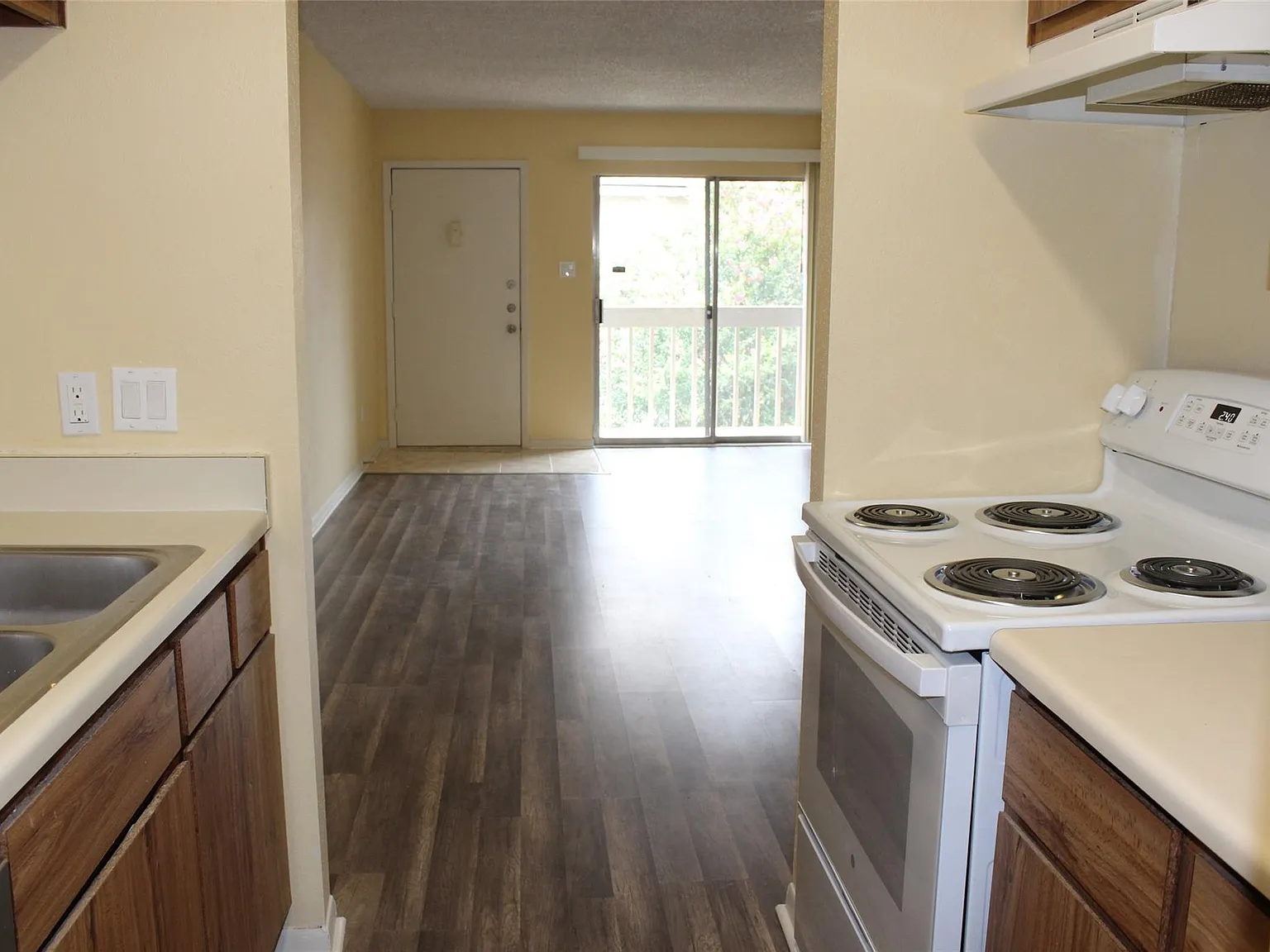 2 bed, 1.0 bath, 780 sqft, $1,250 — Photo 3