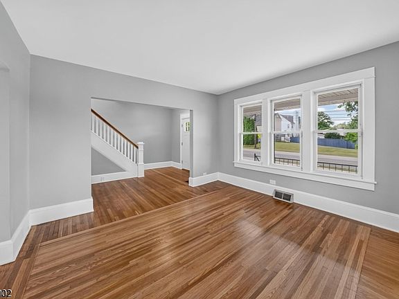 5th image of 725 Belvidere Rd