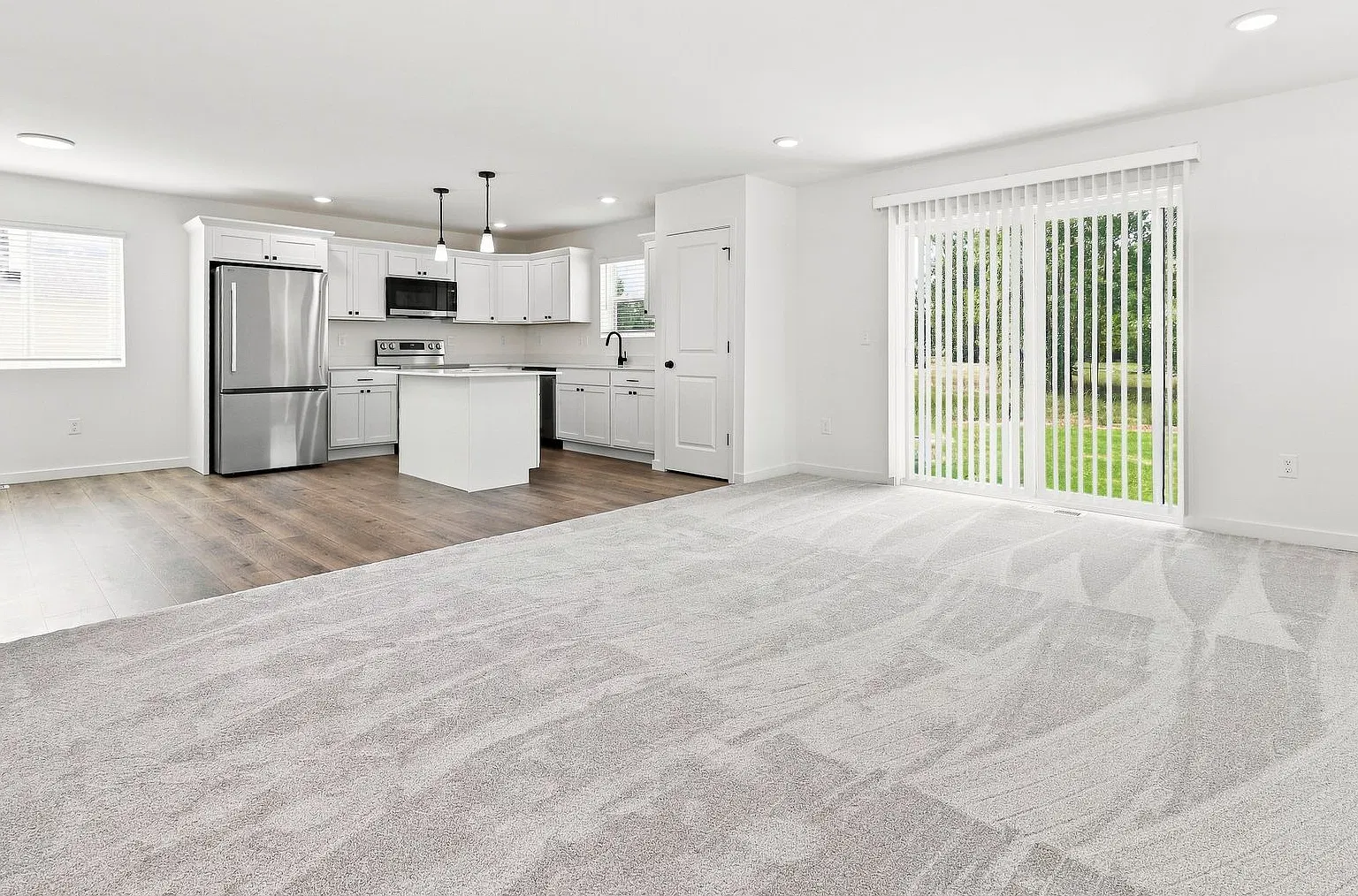1 Month FREE Rent! Applied to Your First Full Month. Terms & Conditions Apply. — Photo 4