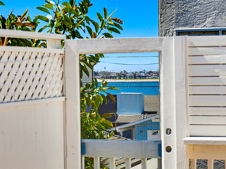 3733 Riviera Dr — Photo 4