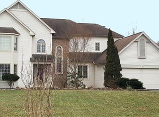 2 Savannah Ct, Rochester, NY 14625