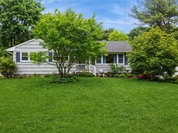 15 Astor Avenue, Saint James, NY 11780