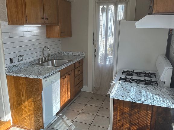 3rd image of 1617 S Elwood Ave APT 3