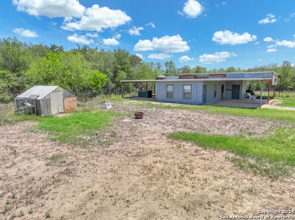 499 County Road 342, Hondo, TX 78861