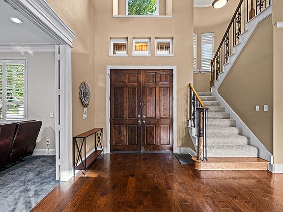 3rd image of 5607 Willow Wood Ln