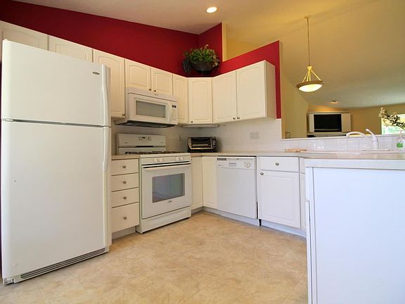 3rd image of 106 Rose Ct