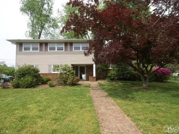 18 Camillo Dr, Wayne, NJ 07470