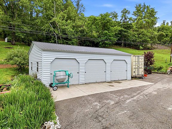 3rd image of 673 Township Road 158