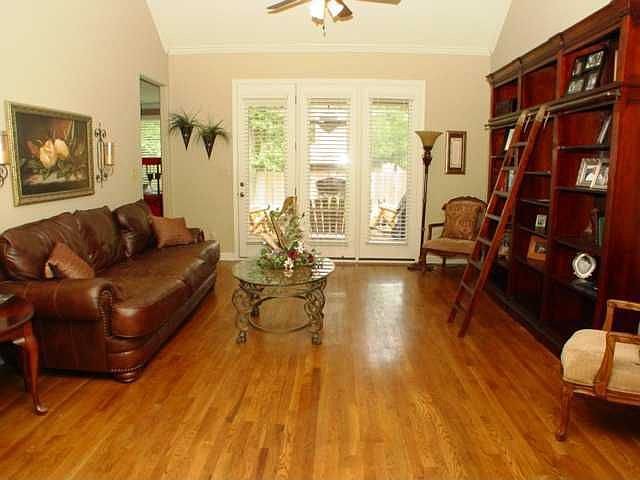 2nd image of 6020 Carters View Ln