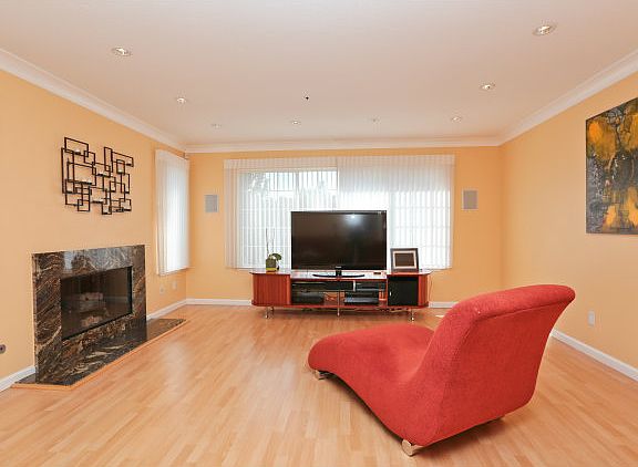4th image of 498 Bryan Ave