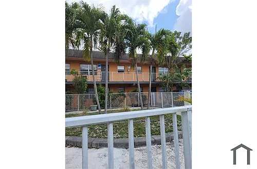 220 SW 38th Ave #109 Photo 1