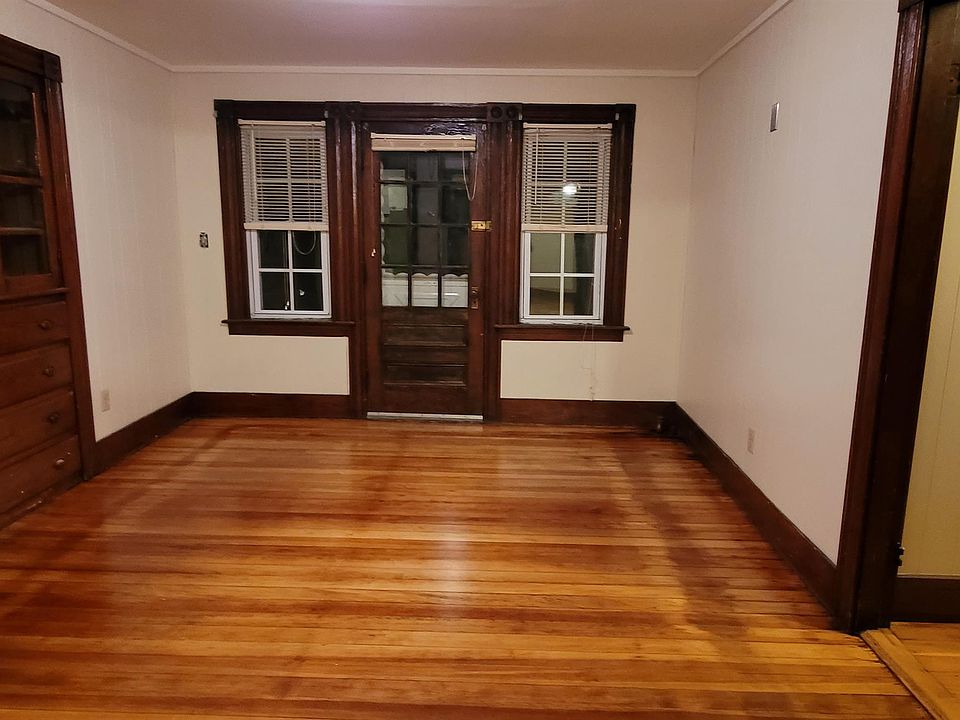 1st image of 209 Ashburnham St #2R