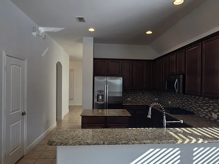 624 Calliopsis St — Photo 34