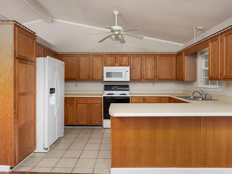 4092 University Dr — Photo 10