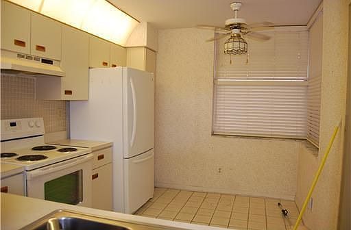 4th image of 10456 NW 24th Pl APT 402