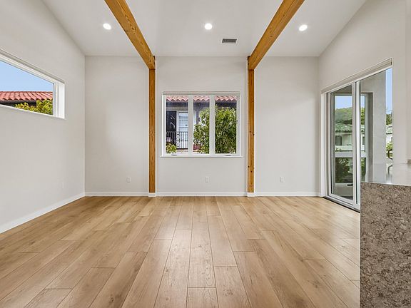 3rd image of 422 Aliso Ave #5